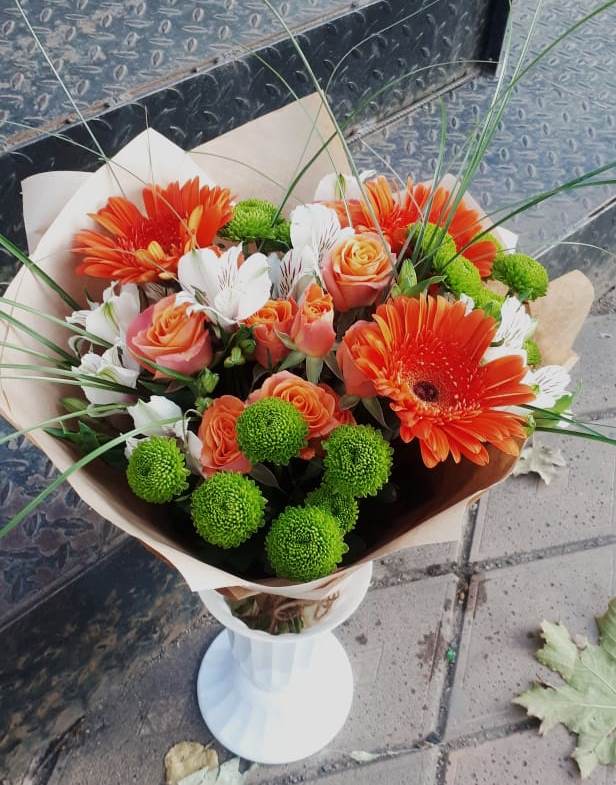 Букет цветов из: Герберы, Хризантемы, Альстромерии и Розы в Здравнице