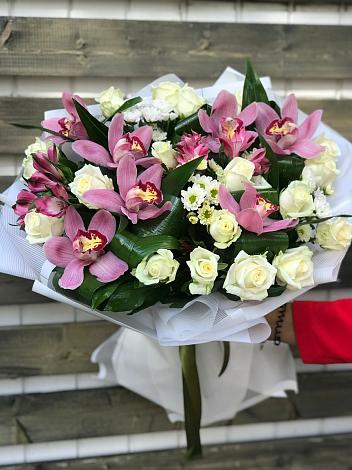 Букет цветов из: Розы и Хризантемы в Здравнице