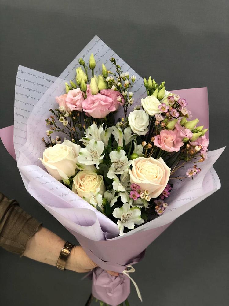 Букет цветов из: Альстромерии, Розы и Лизиантусы в Здравнице