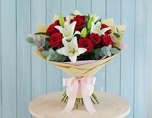 Букет цветов из:  Лилии и Розы в Здравнице