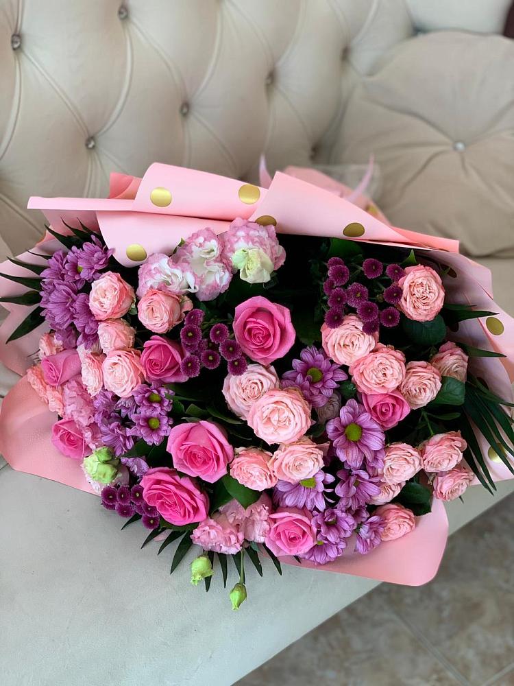 Букет цветов из: Хризантемы, Розы и Лизиантусы в Здравнице