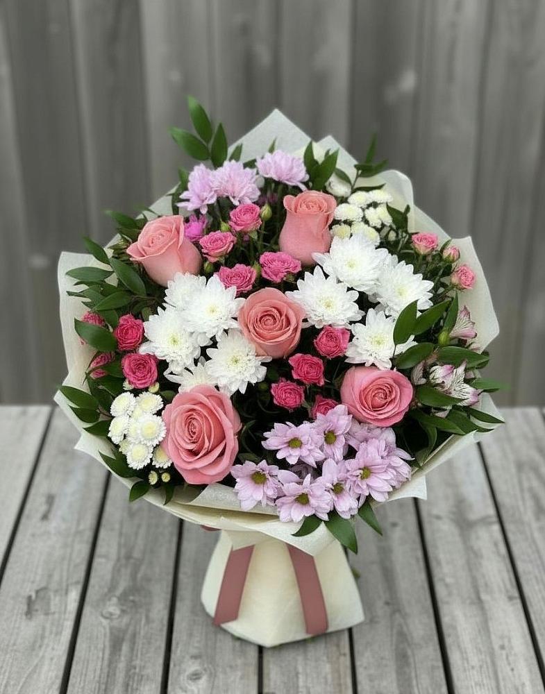 Букет цветов из: Альстромерии, Гвоздики, Розы и Хризантемы в Здравнице