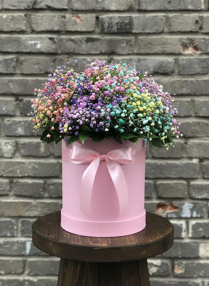 Цветочная композиция из Гипсофила и Розы в шляпной коробке в Здравнице