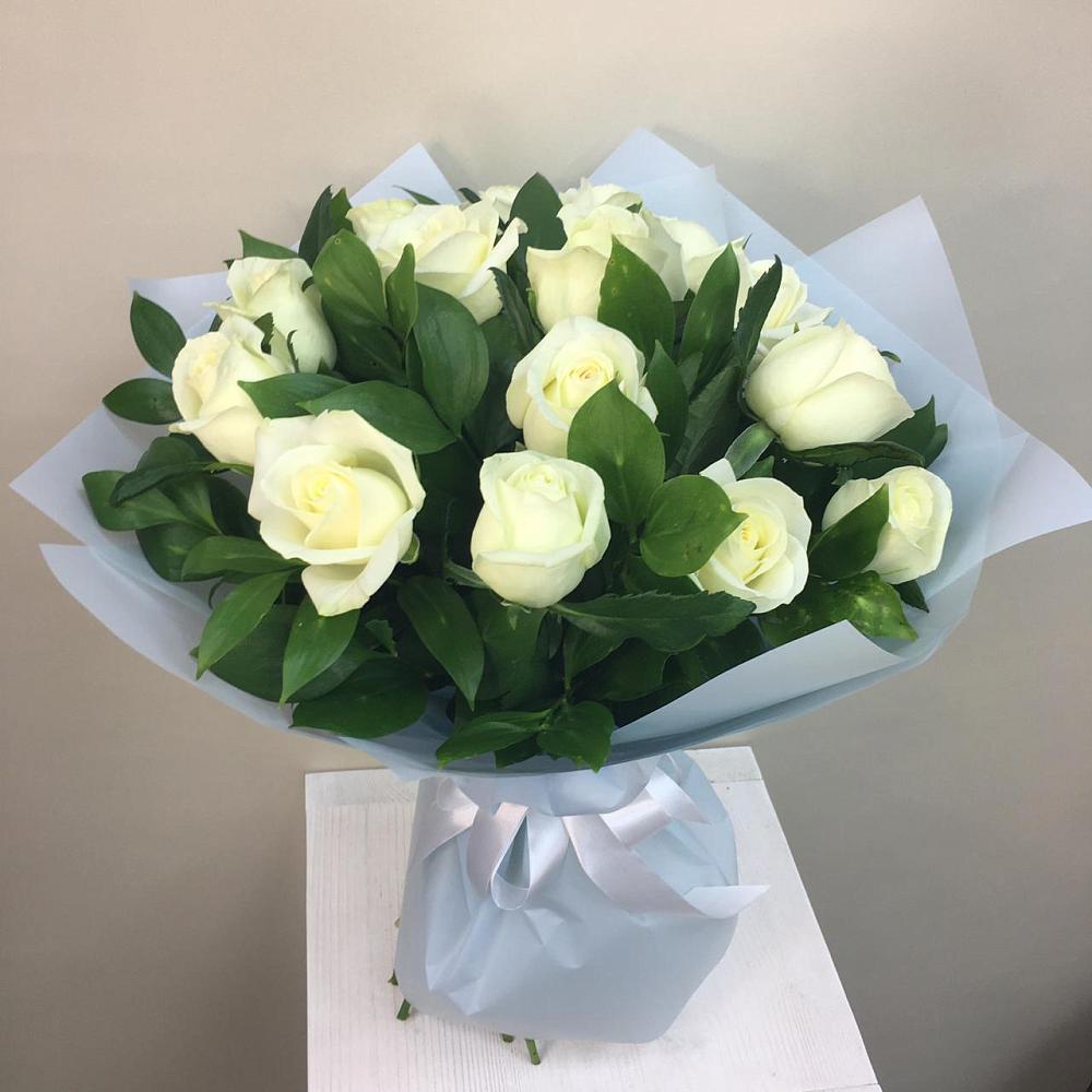 Букет 15 Белых роз Проуд в Здравнице
