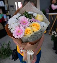 Букет цветов из:  Герберы, Розы и Хризантемы в Здравнице