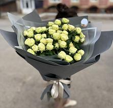 Букет Белые кустовые розы Солинеро в Здравнице