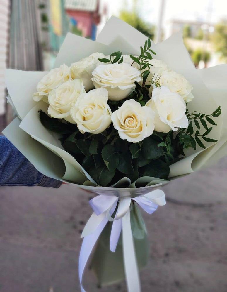 Букет Белые розы Проуд в Здравнице