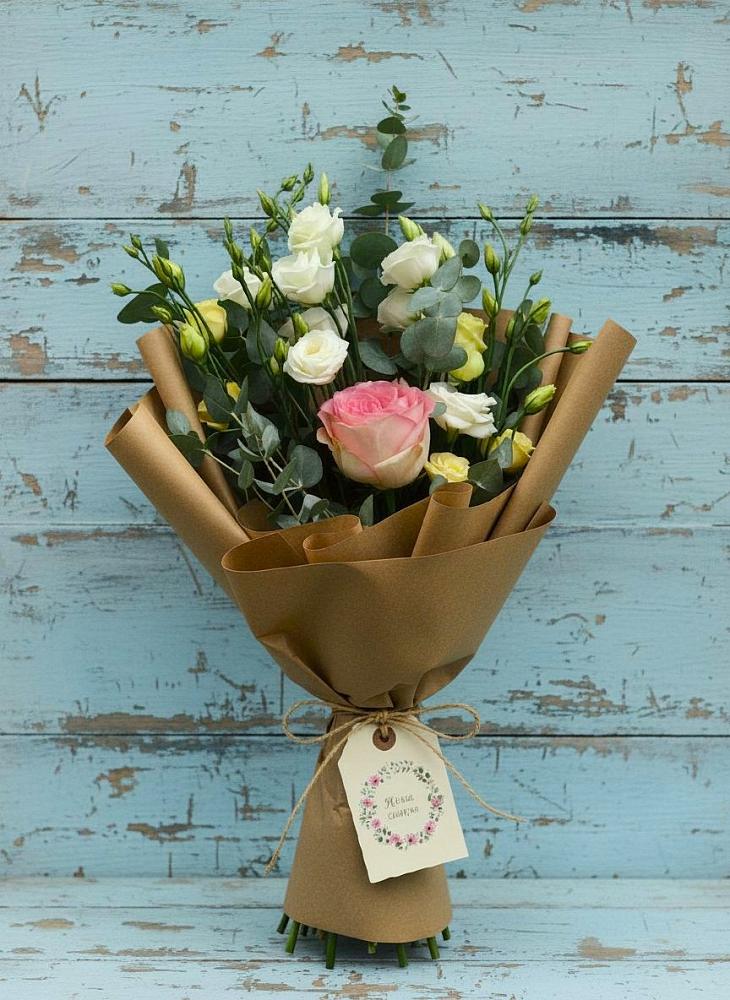 Букет цветов из: Розы и Лизиантусы в Здравнице