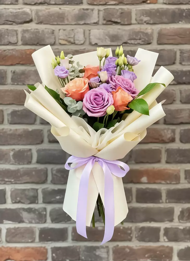 Букет цветов из: Лизиантусы и Розы в Здравнице