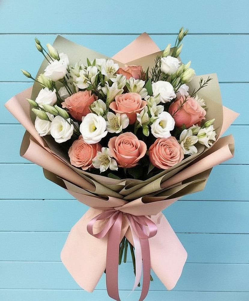 Букет цветов из: Розы, Альстромерии и Лизиантусы в Здравнице