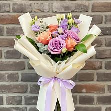 Букет цветов из:  Лизиантусы и Розы в Здравнице