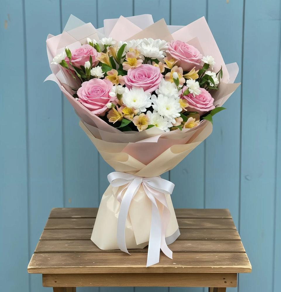 Букет цветов из: Гвоздики, Орхидеи и Розы в Здравнице