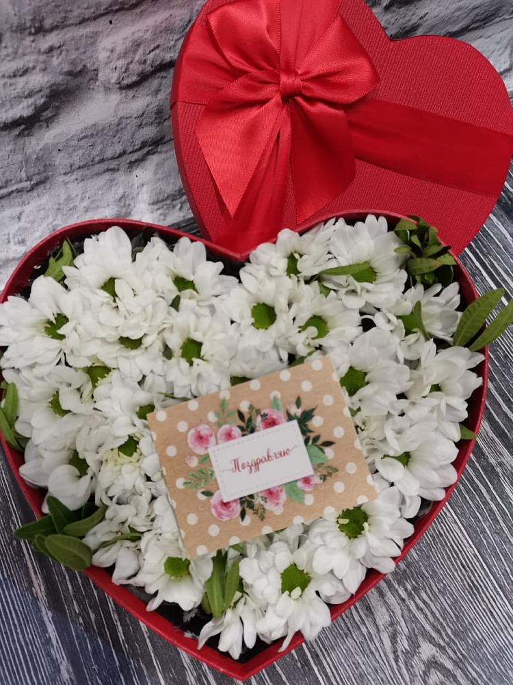 Цветочная композиция из Хризантемы в виде сердца в Здравнице