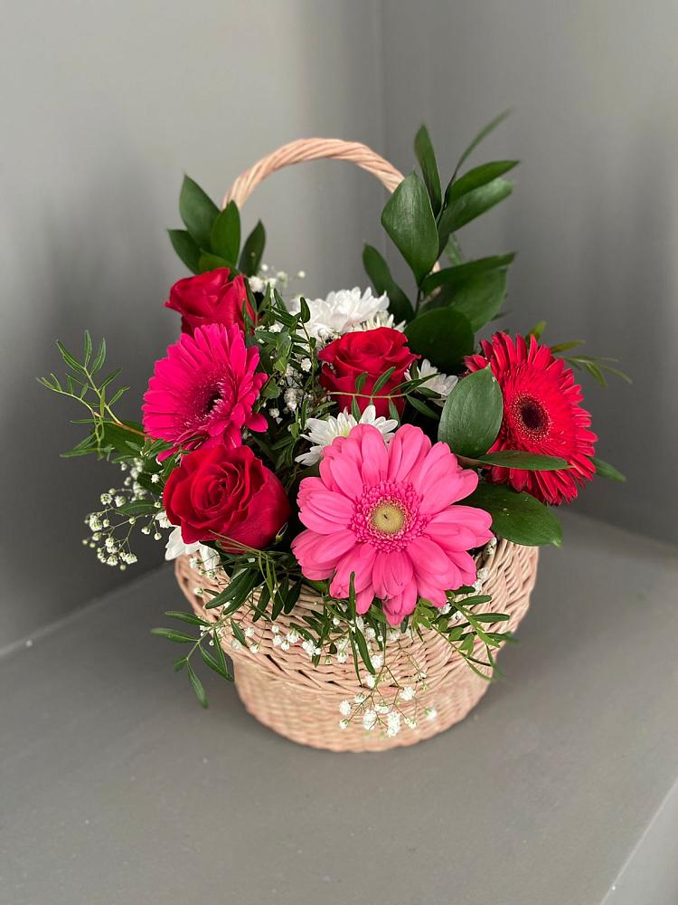 Цветочная композиция из Розы, Хризантемы и Герберы в корзине в Здравнице