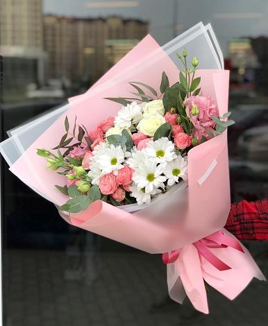 Букет цветов из: Розы, Лизиантусы и Хризантемы в Здравнице