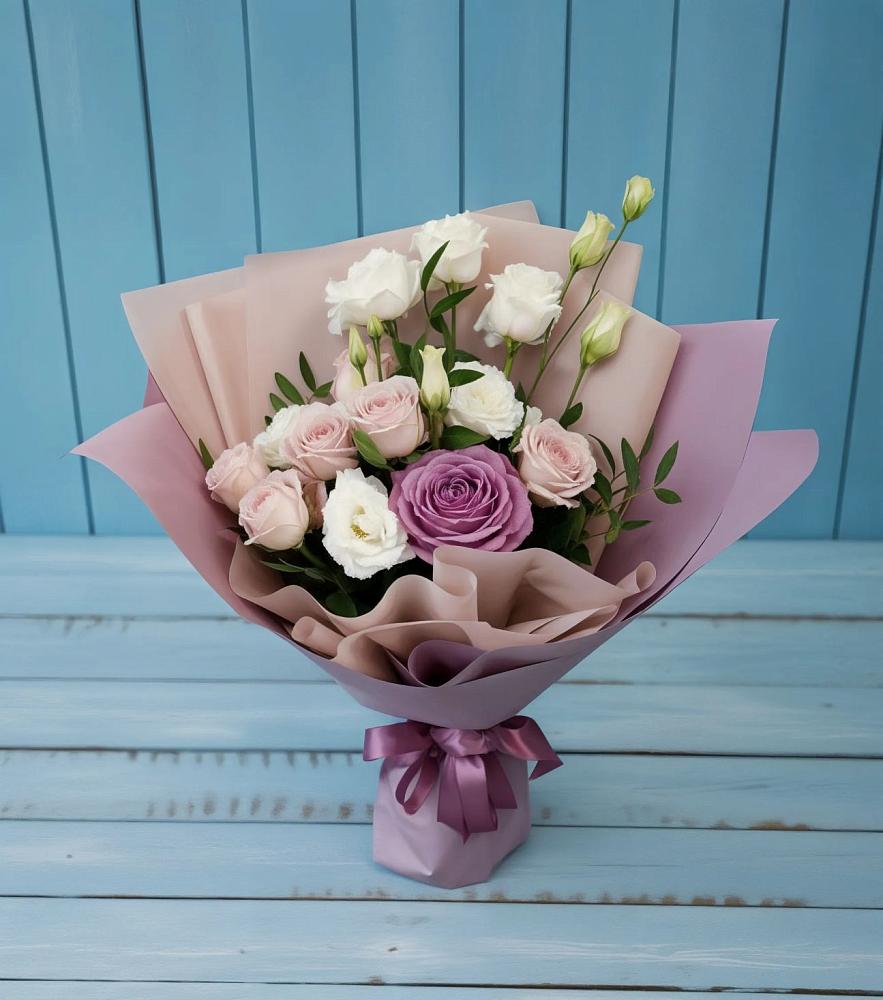 Букет цветов из: Розы и Лизиантусы в Здравнице